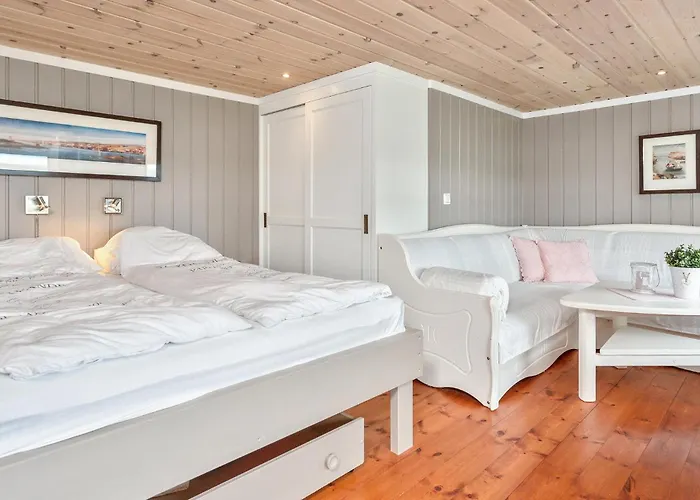 4 Bedroom In *